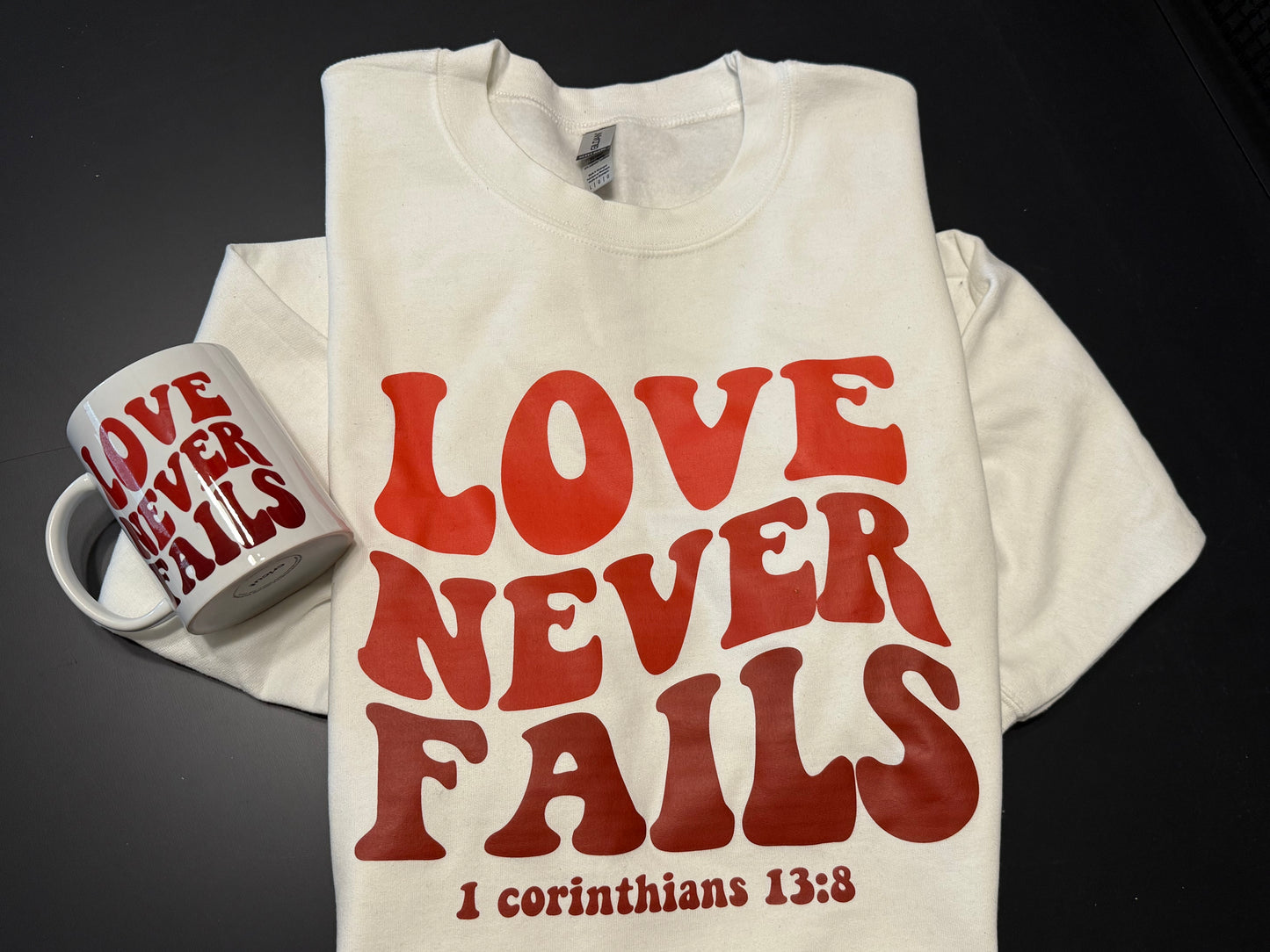 Love Never Fails Retro sweatshirt